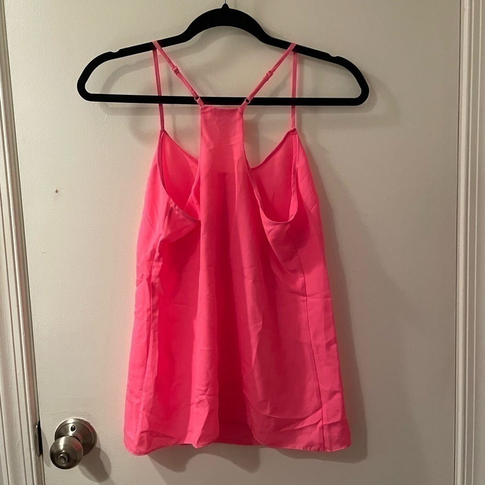 Jcrew hot pink racer back tank top blouse
Size 0
Condition 9/10 no flaws - Picture 3 of 8